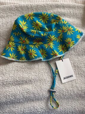 Jacquemus Blue Bucket Hat with Yellow Daisy Print - Brand New Without Tag